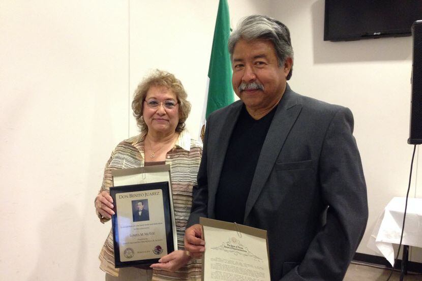 Lonita Muñoz, directora del centro de Ancianos de West Dallas y Gil Cerda, ex sargento de la...