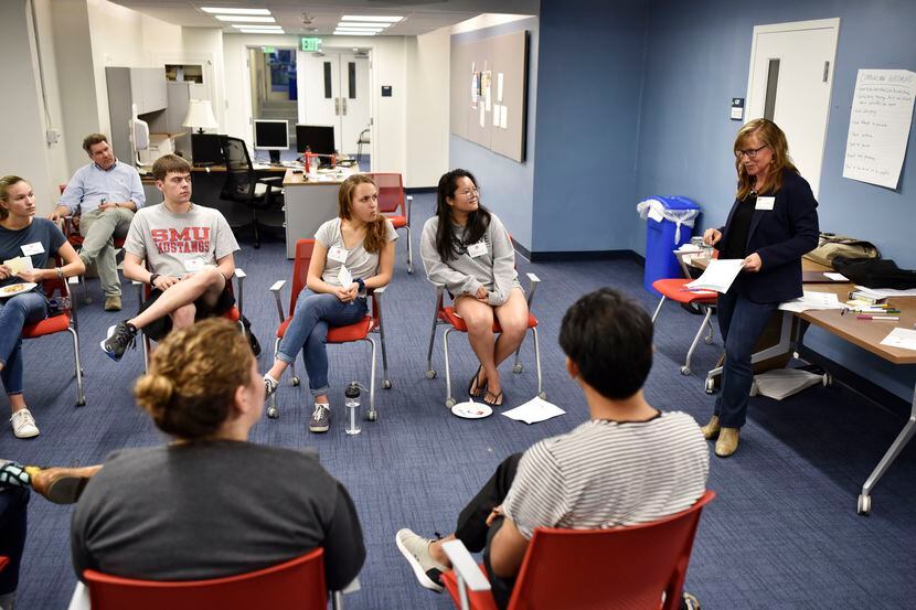 Professor Jill DeTemple explains how a dialogue circle would work to a group of honors...