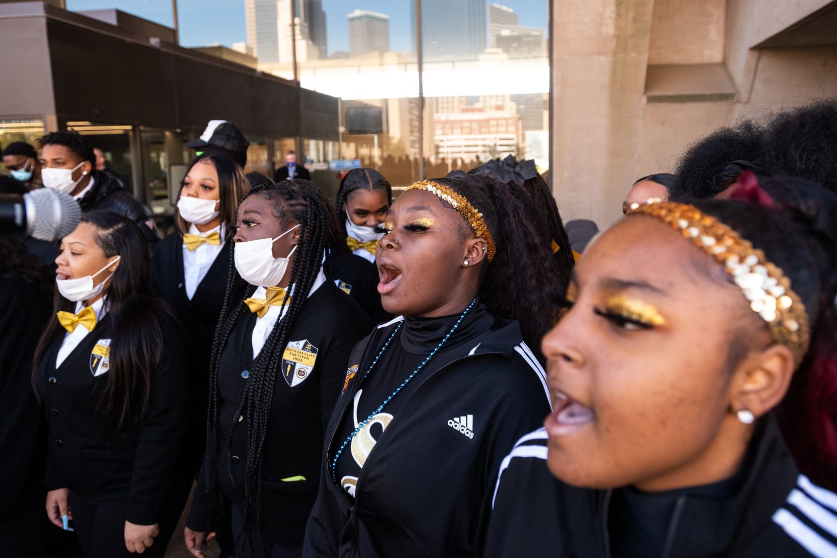 Keyona Waters, center, and Kyla Thompson, far-right, sing with the South Oak Cliff High...