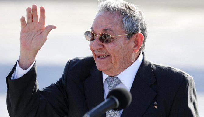 Raúl Castro al anunciar que Estados Unidos y Cuba podrán nombrar embajadores en pocas...