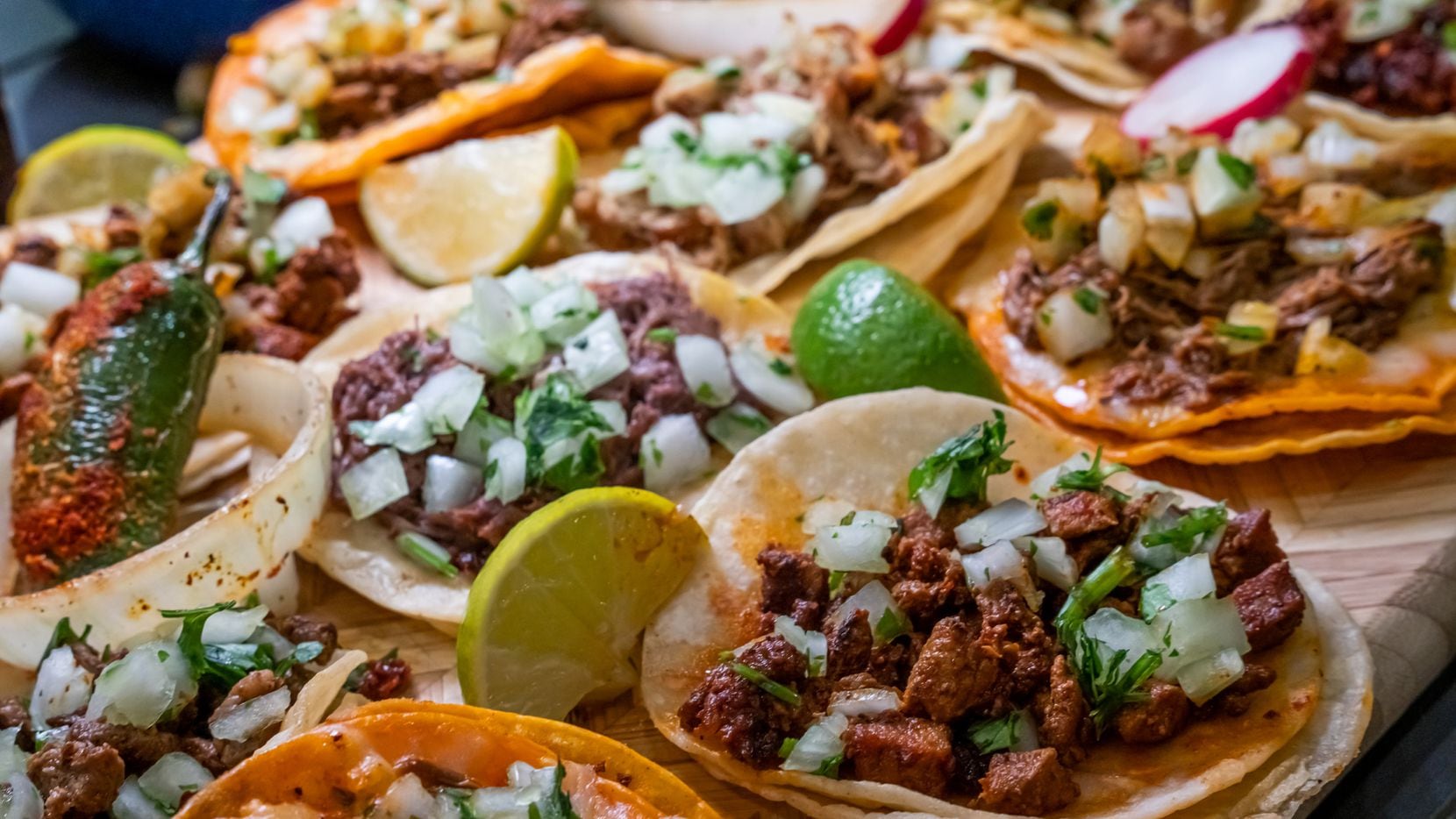 Los tacos son una de las comidas mexicanas más tradicionales y con más variedad, y cuando se...