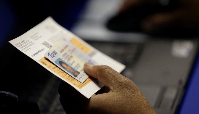Texas requiere identificación oficlal con fotografía para votar en  la elección presidencial.
