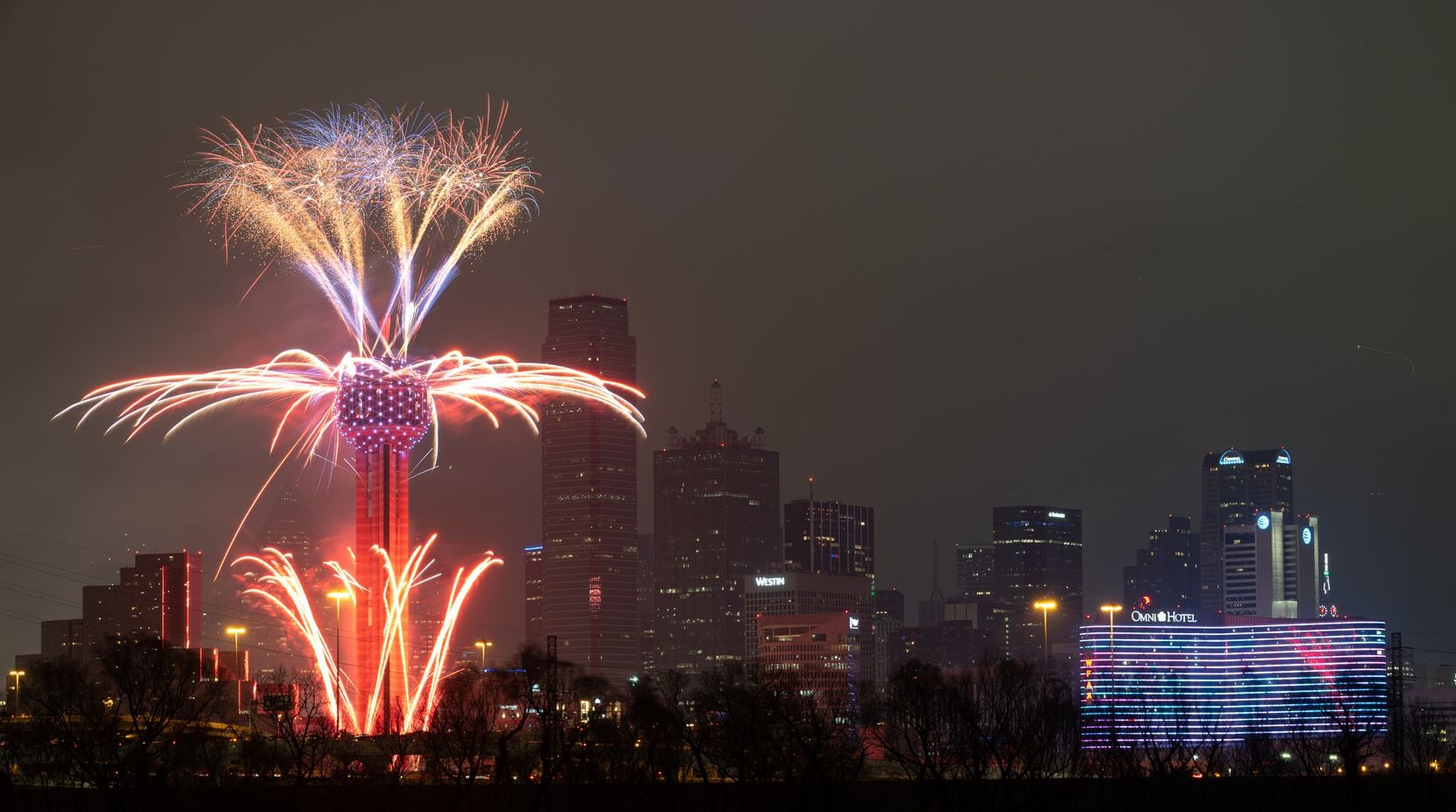 Photos Fireworks light up Dallas, Reunion Tower in 2022 New Year