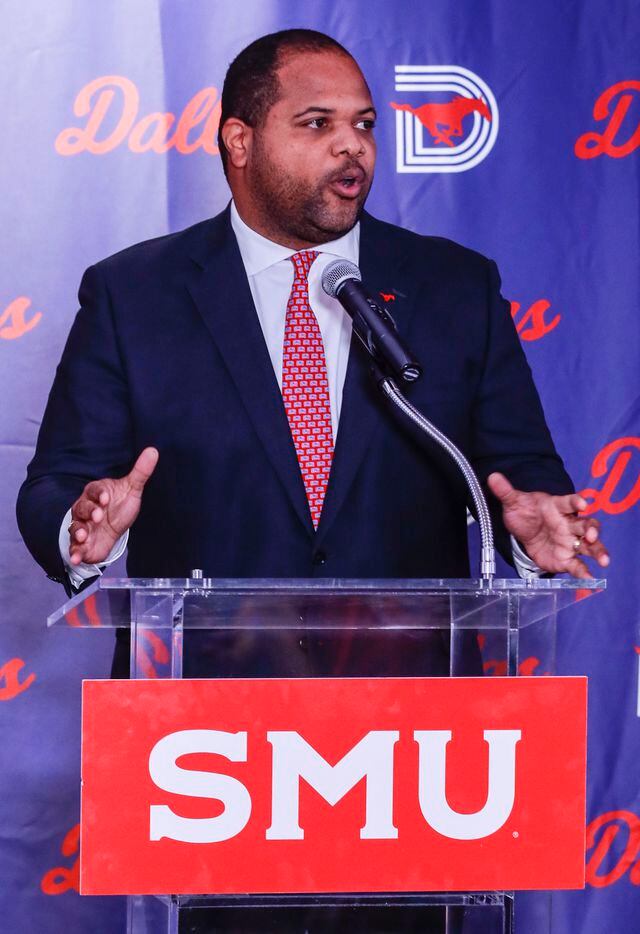 Dallas Mayor, Eric Johnson, welcomes Southern Methodist University's head football coach, Rhett Lashlee at a news conference for the first time at Miller Boulevard Ballroom in Dallas on Tuesday, Nov. 30, 2021. Lashlee was Southern Methodist University's former offensive coordinator football coach in 2018 and 2019 before going to the University of Miami for two seasons. (Rebecca Slezak/The Dallas Morning News)