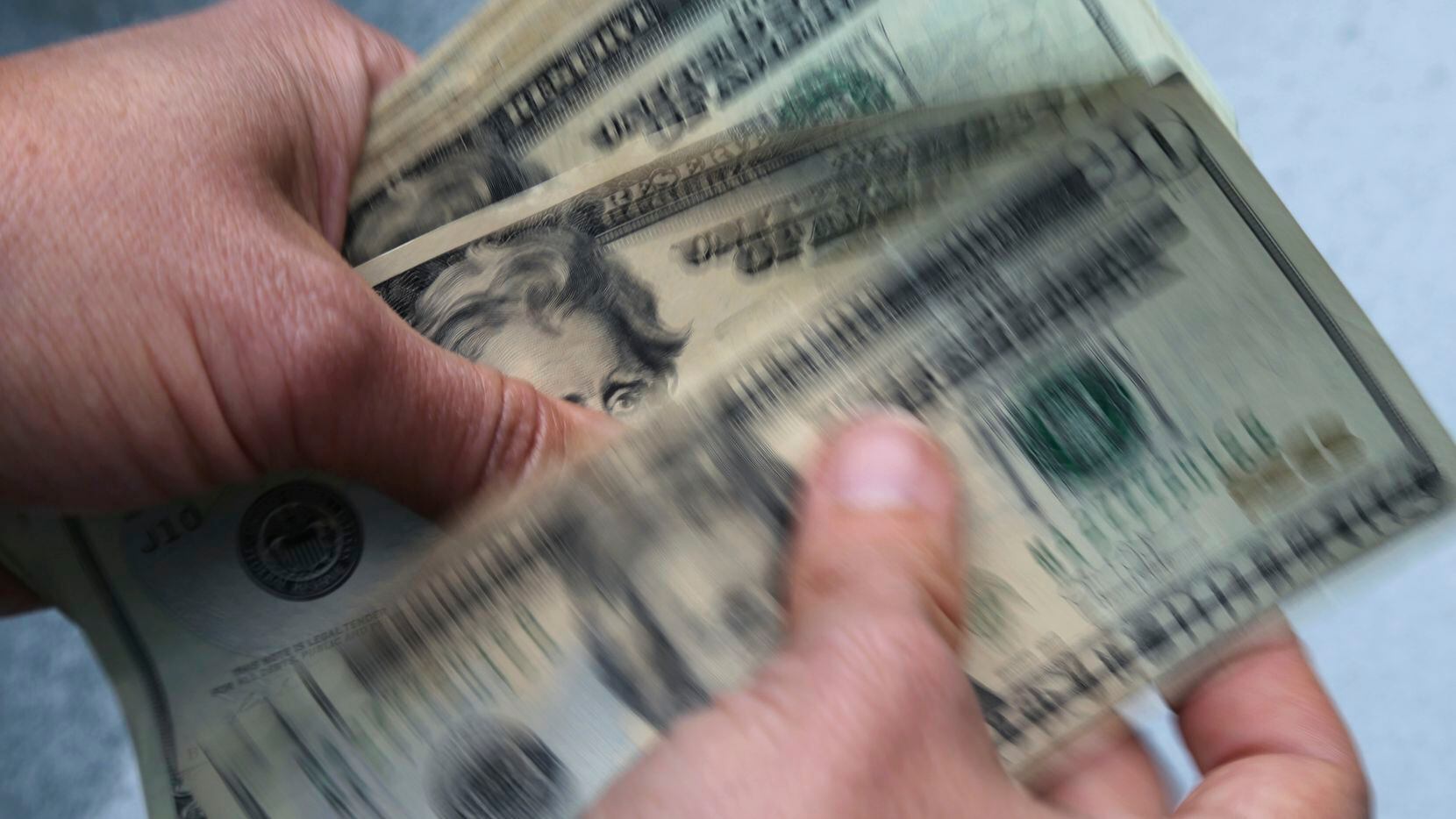 Un total de 23 personas del Norte de Texas ha sido acusadas de fraude y lavado de dinero.