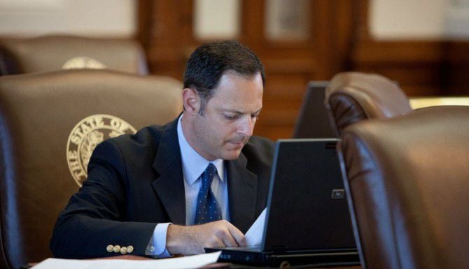 Rafael Anchía, representante estatal demócrata por Dallas. (AP/ARCHIVO)
