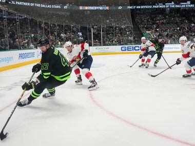 Dallas Stars right wing Alexander Radulov (47) controls the puck against Florida Panthers...