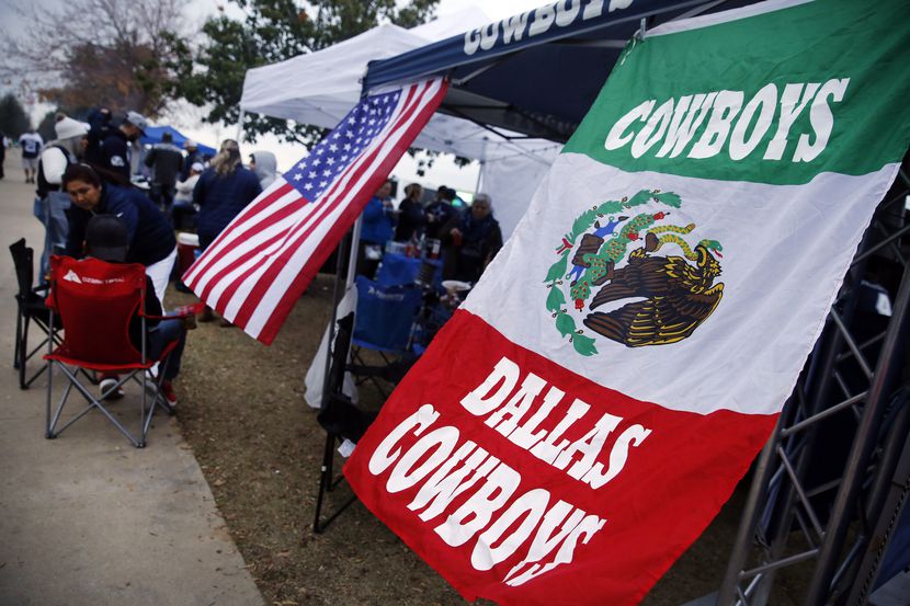 La presencia de aficionados mexicanos siempre es muy evidente en los juegos de los Cowboys...