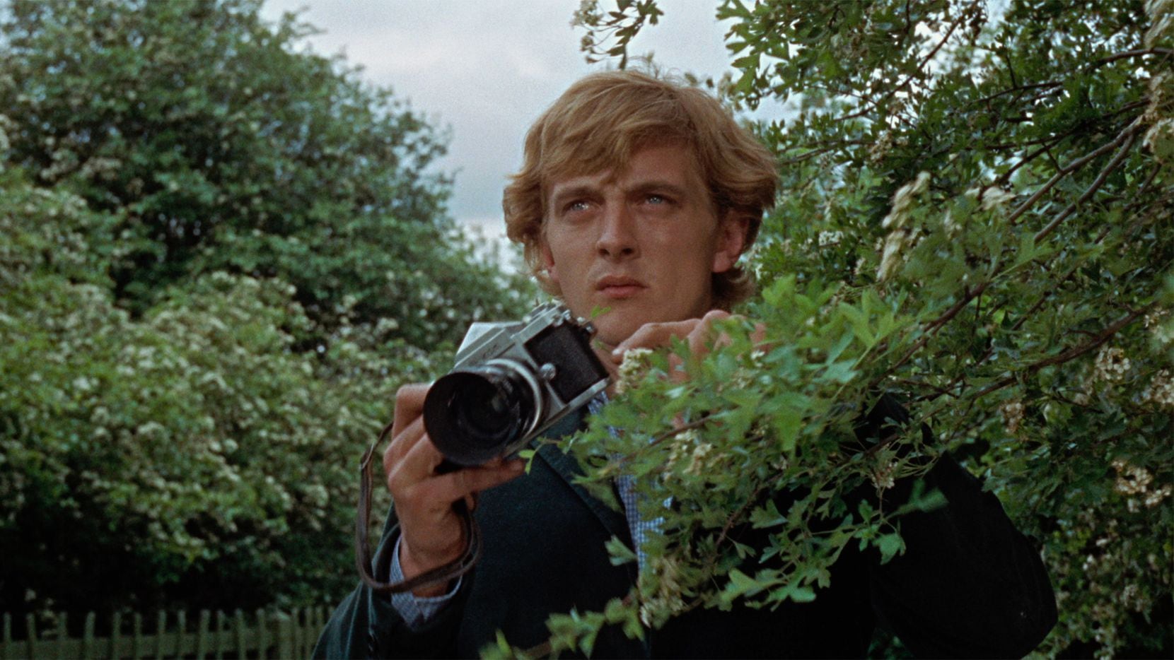 Blow-up Movie Review: Why Should Every Film Fan Watch Antonioni's Metacinematic Murder Mystery?