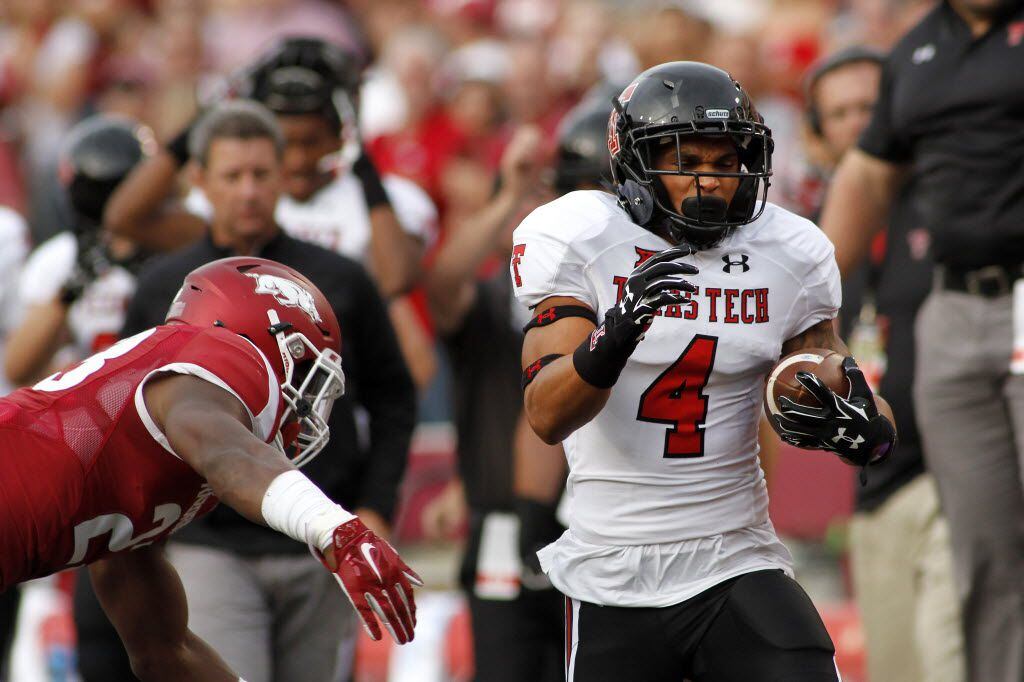 Arkansas' Dre Greenlaw, left, lunges after Texas Tech's Justin Stockton (4) during the first...