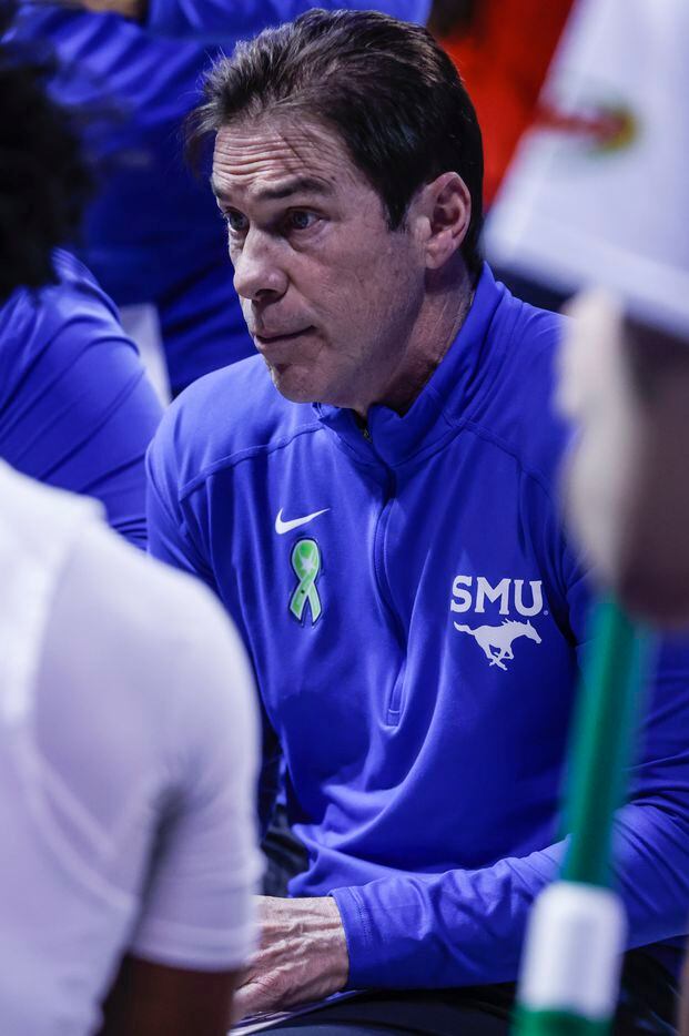 Southern Methodist Mustangs head coach Tim Jankovich talks with the team during a break in...
