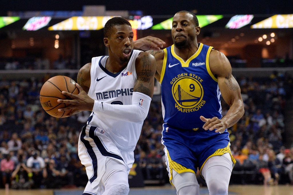 Memphis Grizzlies guard Delon Wright drives against Golden State Warriors guard Andre...