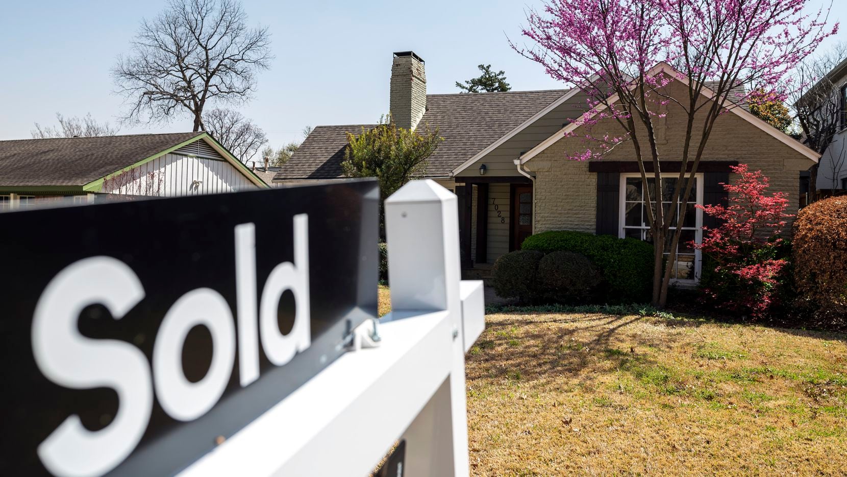 Median home sales prices in the D-FW area are at a record $341,000.