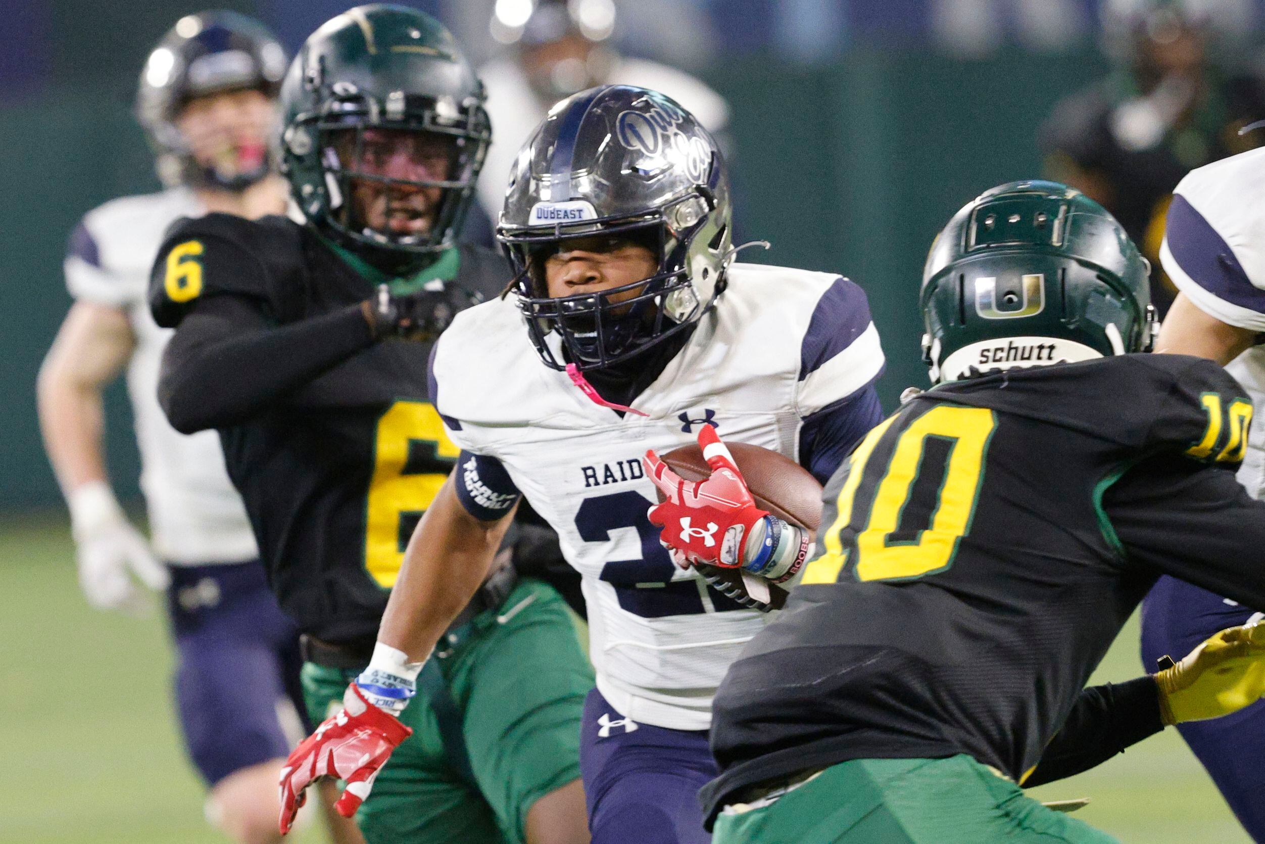 Wylie East's Michael Henderson (21) carries the ball as DeSoto's Aundre Wisner (6) and...