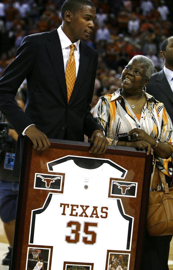 ORG XMIT: TXES109 Former Texas basketball player and 2006-2007 National Player of the Year...