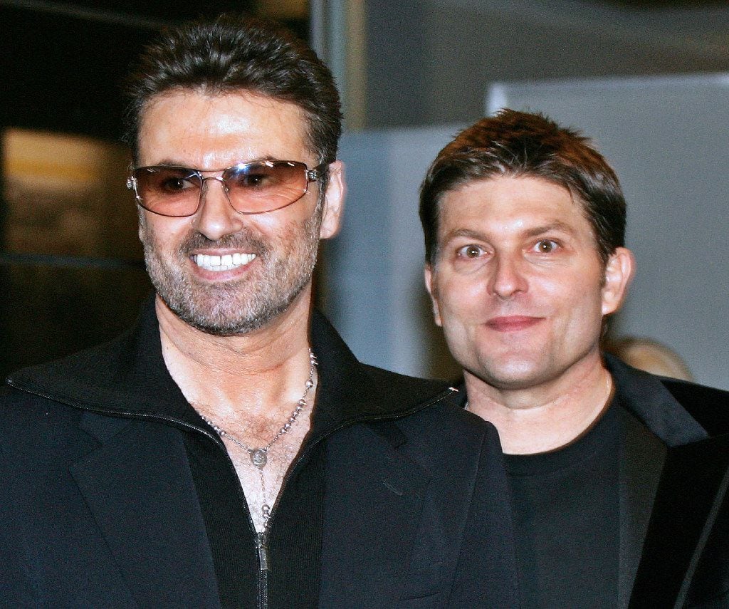 (FILES) This file photo taken on December 15, 2005 shows British pop star George Michael (L)...