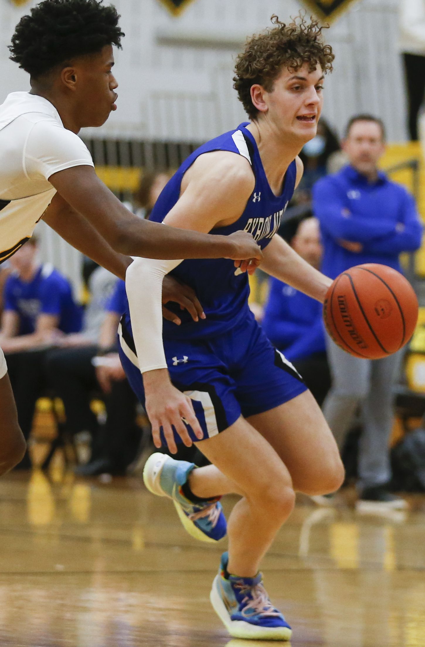 Byron Nelson High School Finley Bizjack (3) carries the ball up the court during the first...