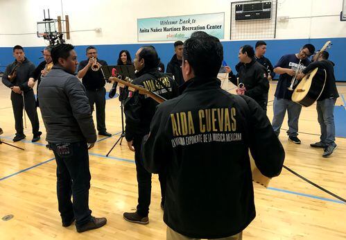 El AT&T Performing Arts Center organizó un taller para maestros de música del área impartido...