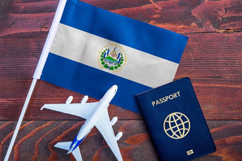 Se pueden realizar tres trámites diferentes de expedición de pasaporte en el Consulado de El...