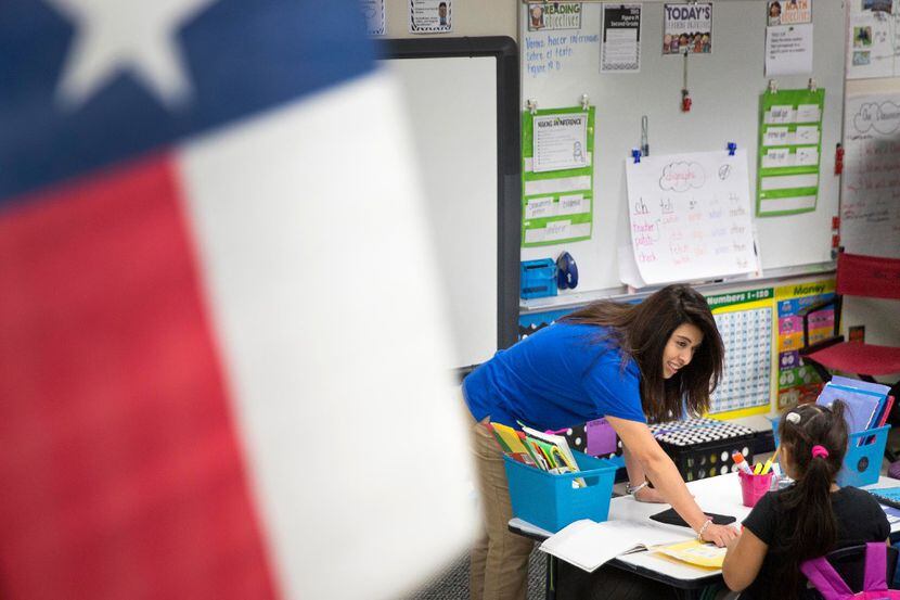 Una maestra enseña en un salón de Texas. (DMN/ARCHIVO)

