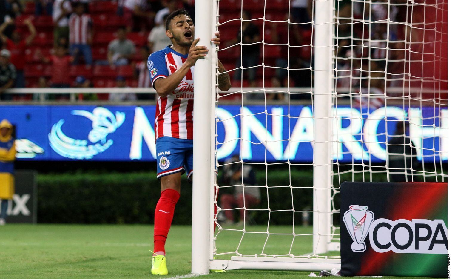 Alexis Vega anotó dos goles para Chivas en el triunfo sobre Santos el miércoles, en Copa MX.