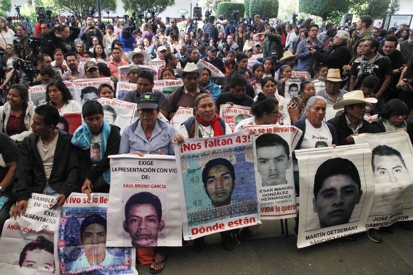 Familiares de los 43 estudiantes desaparecidos en México piden explicaciones al gobierno...