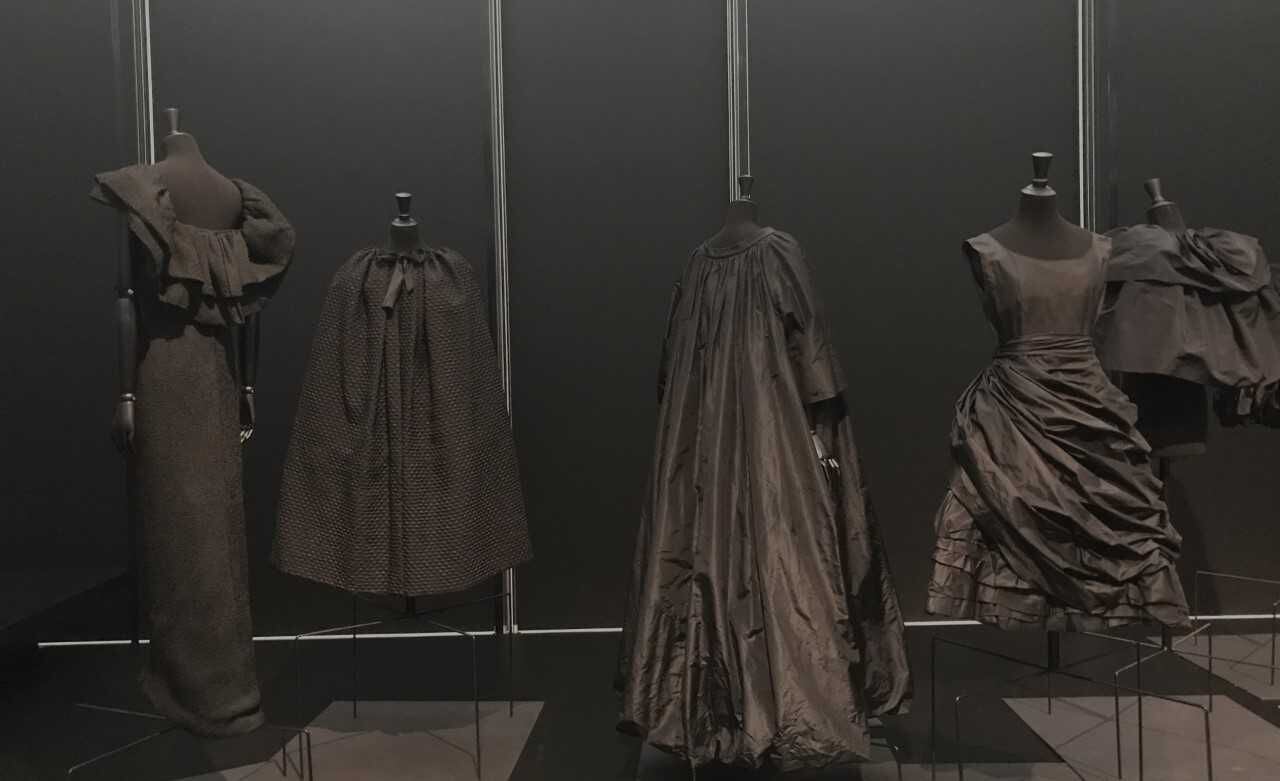 Mamut Por Tranquilidad de espíritu Kimbell Art Museum's pairing of Balenciaga, Goya exhibitions prove black is  anything but basic