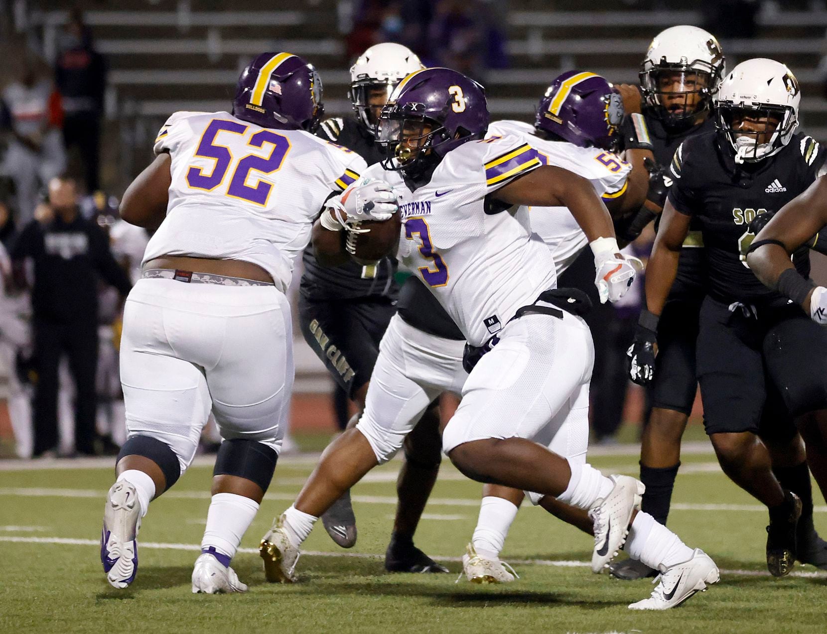 Everman running back Tymadre Ross (3) carries the ball for a second quarter touchdown...