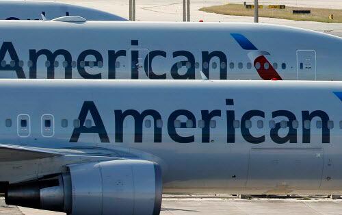 American Airlines expulsó a dos basquetbolistas profesionales negros de un vuelo en Dallas...