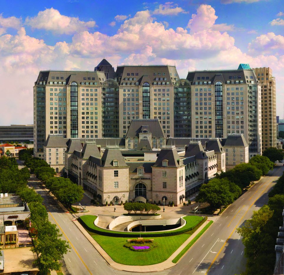 When it opened in 1986, the Crescent in Dallas' Uptown district was the largest and most...