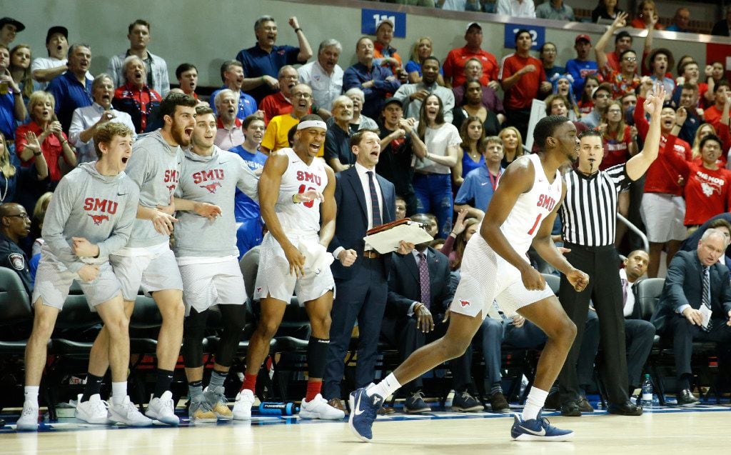 Southern Methodist Mustangs bench erupts after teammate Shake Milton (1) made a three...