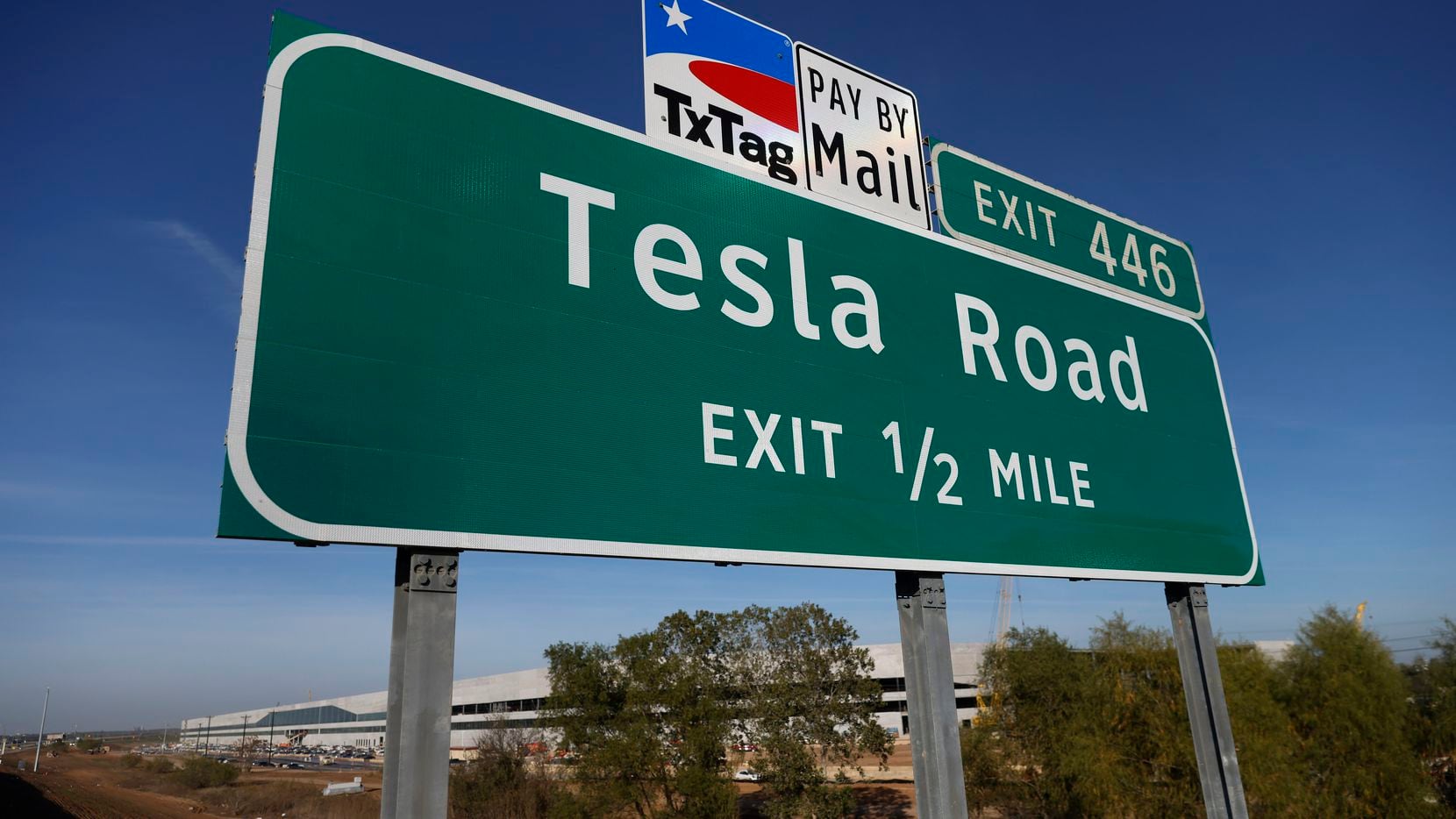 La fábrica de Tesla cerca de Austin, en la autopista estatal 130. Hay mucho interés en los...