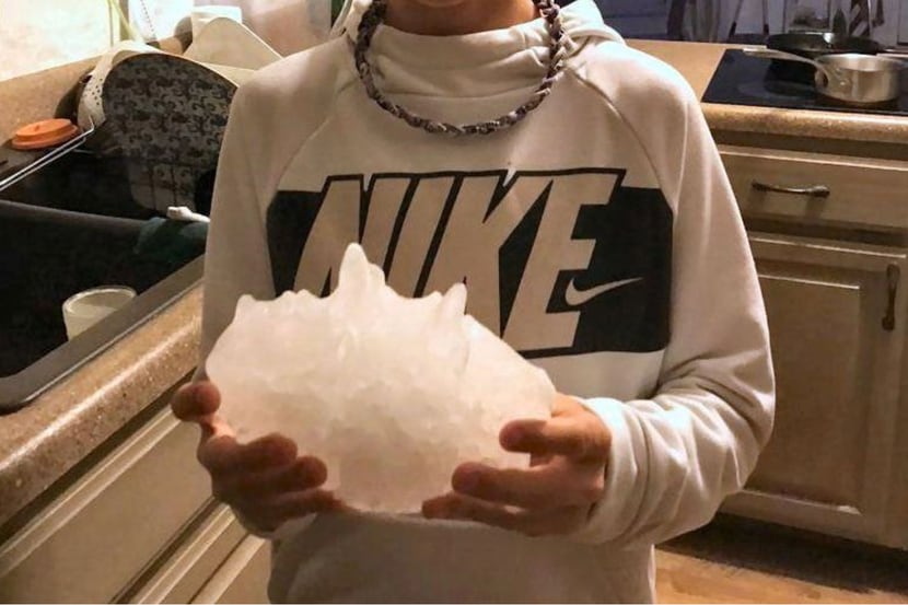 The hailstone found in Hondo, Texas, was 6.4 inches in diameter.