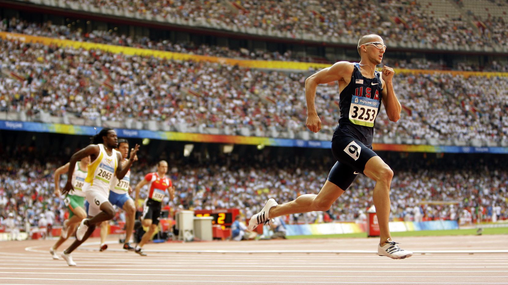 2008 Beijing Olympics: Jeremy Wariner easily wins his heat in Round 1 of the Men's 400...