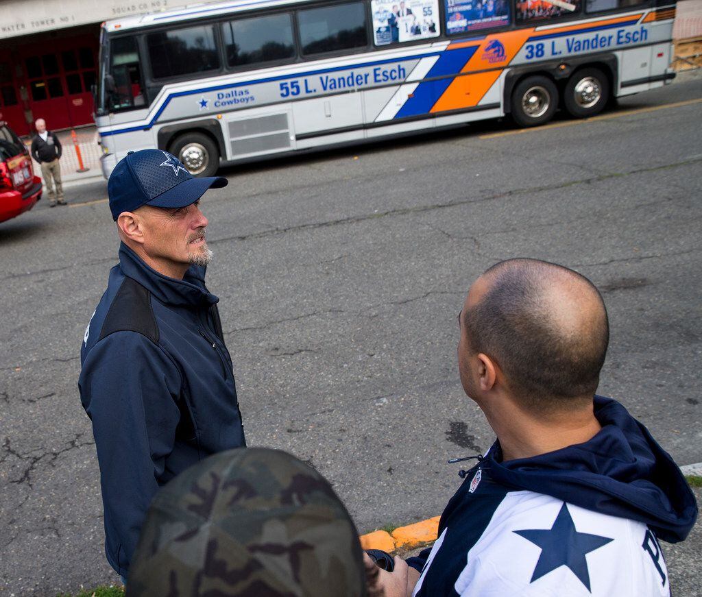Darwin Vander Esch talks to Cowboys fan Dan De Palma, of Vancouver, BC, before a NFL game...