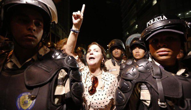 Mitzy Capriles de Ledezma, esposa del alcalde caraqueño Antonio Ledezma, exige la liberación...