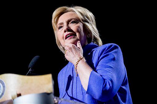 La candidata presidencial demócrata Hillary Clinton habla en la 107ma convención de la...