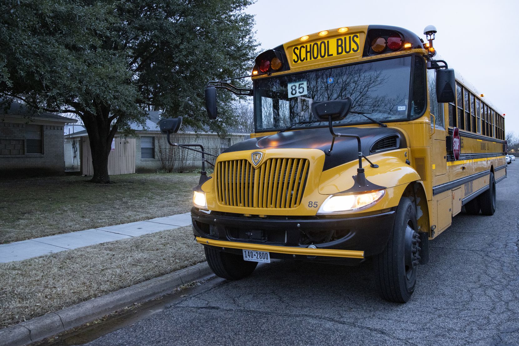 Un hombre de 25 años robó un autobús de transporte escolar. 