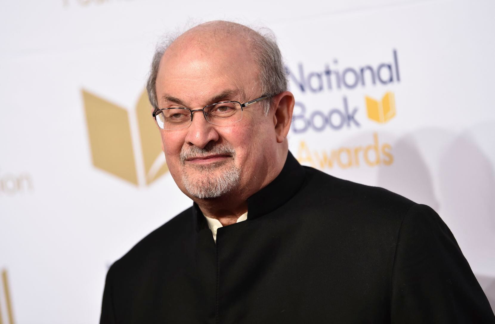 El escritor Salman Rushdie en la 68a ceremonia y cena benéfica del Premio Nacional del...