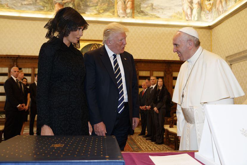 El presidente Donald Trump y la primera dama, Melania Trump, se reúne con el Papa Francisco...