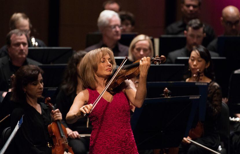 Emmanuelle Boisvert performs Alban Berg's Concerto for Violin and Orchestra with the Dallas...
