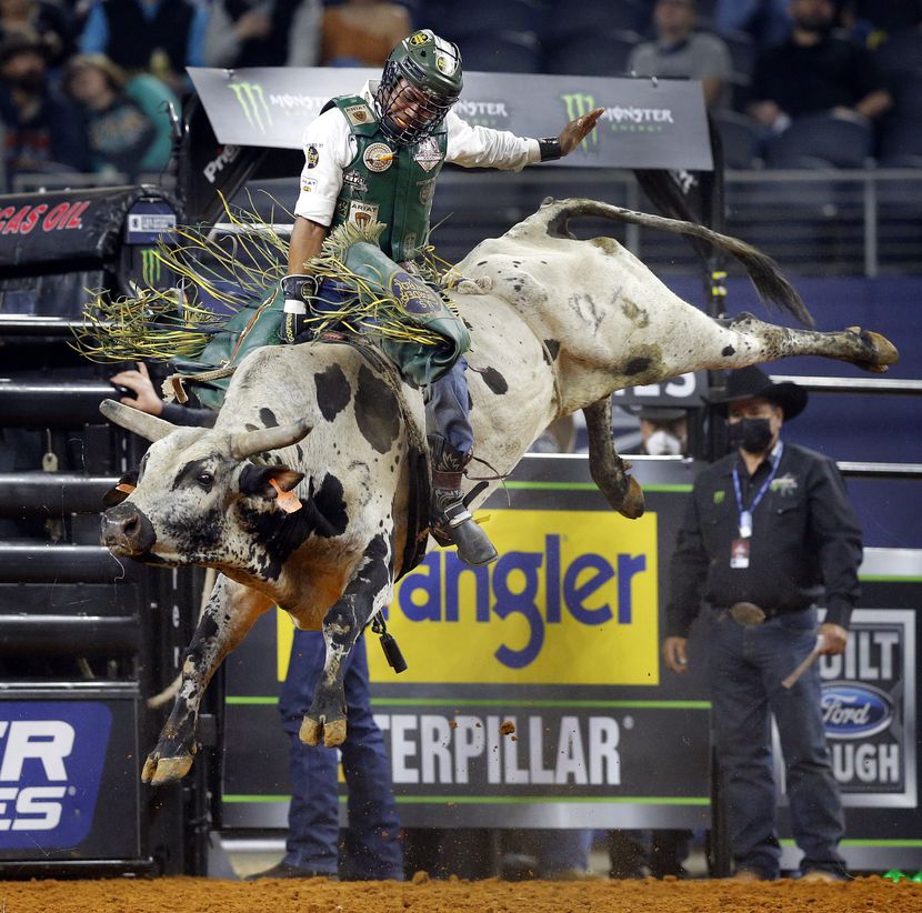 Photos Jose Vitor Leme captures the title in PBR World Finals at AT&T