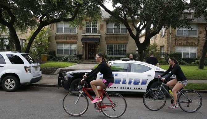 Funcionarios de la policía de Dallas informan que la tasa delictiva sigue a la baja en la...