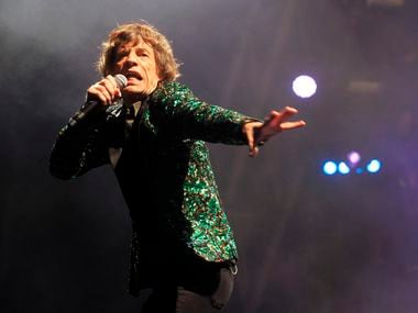 Mick Jagger se presenta en 2013. Los Rolling Stones aparecerán en el Cotton Bowl el 2 de noviembre de 2021 como parte de su revisión. "Sin filtro" tour, que fue eliminado del calendario en 2020 por la difusión del COVID-19.