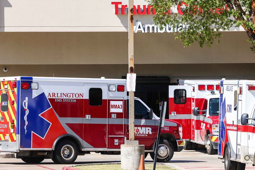 Dos personas permanecen hospitalizadas luego de una balacera el miércoles en la preparatoria...