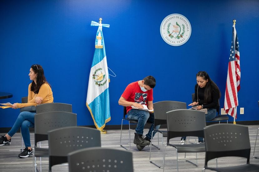 El consulado de Guatemala en Dallas inició sus actividades hace pocos meses. Este fin de...