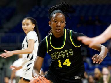 DeSoto guard Amina Muhammad (14) drives to the basket during the first quarter of a Class 6A...