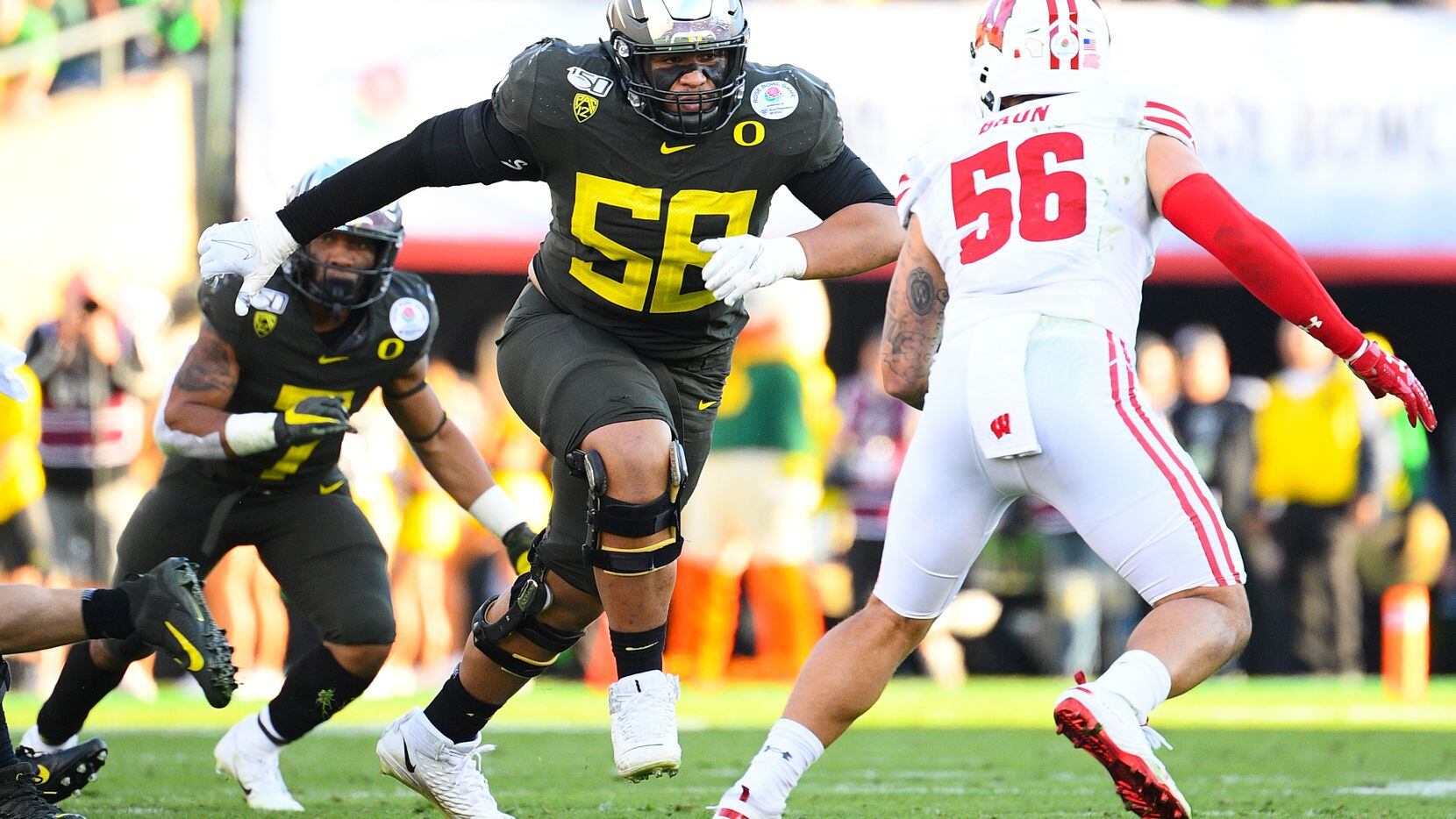 FILE - Oregon offensive tackle Penei Sewell (58) looks to block Wisconsin outside linebacker...