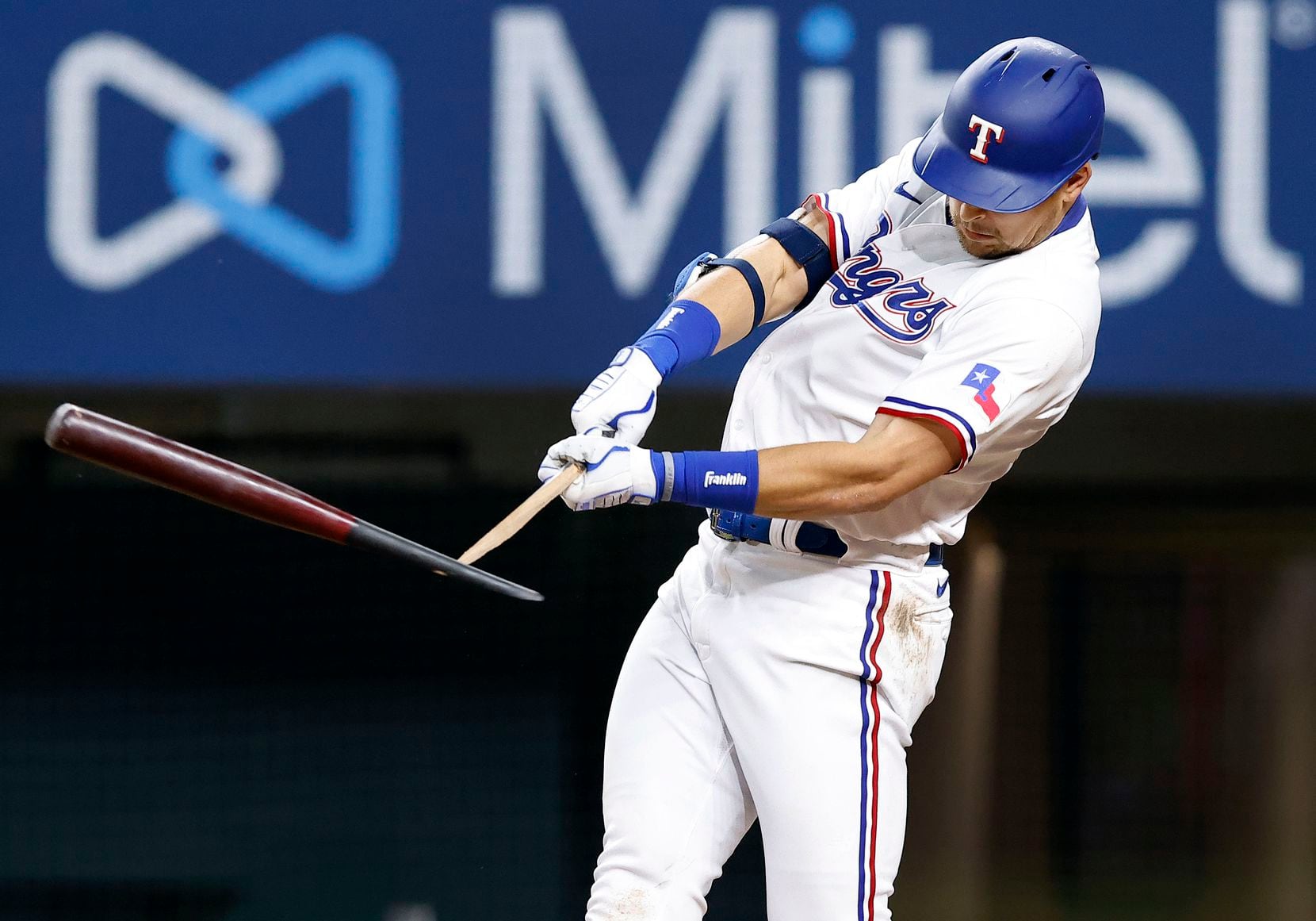 Texas Rangers batter Nate Lowe (30) breaks his bat on a single to right against the Boston...