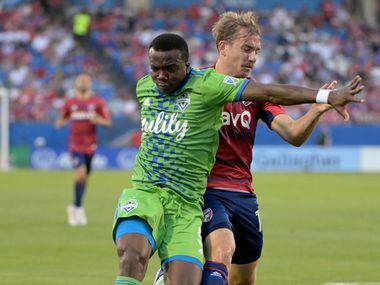 Seattle Sounders defender Nouhou Tolo (5) and FC Dallas midfielder Paxton Pomykal (19) go...